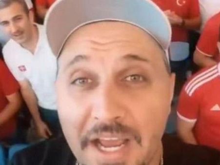 Cumhur Frankfurt'tan Milli Takım İçin Yeni Marş: 'Al Önüne Kaleyi!'