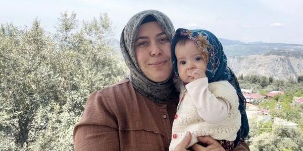 Antalya'da Anne-Kızın Doğal Anları Sosyal Medyada Viral Oldu