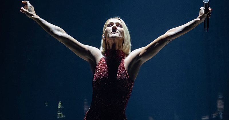 Céline Dion'un Sahneye Dönüşü İçin Eyfel Kulesi Mor Işıklarla Aydınlatıldı