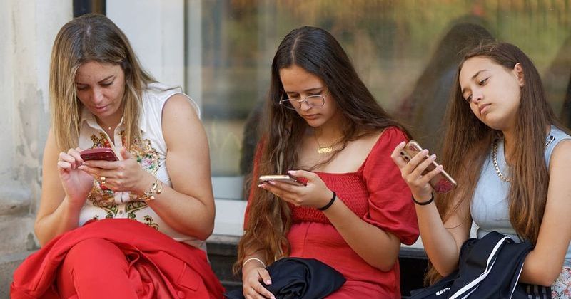 Avrupa'da Çocukların Sosyal Medya Kullanımına Yönelik Yasaklar ve Görüşler