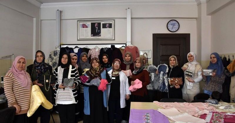 Gaziantep'te Kadınlar Atık Kumaşları Yeniden Değerlendirerek Ekonomiye Katkı Sağlıyor