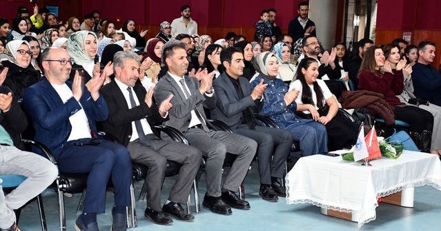 Sarıkamış'ta Minik Piyanistler Anneler Günü İçin Sahne Aldı