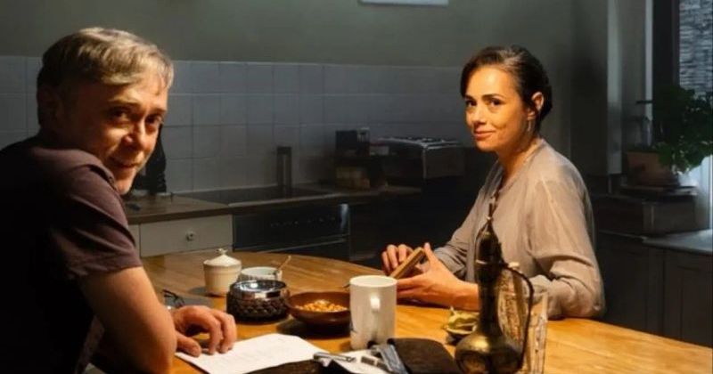 Sarı Zarflar Filmi: Toplumsal Çatışmaları ve Aile Dramasını İşliyor