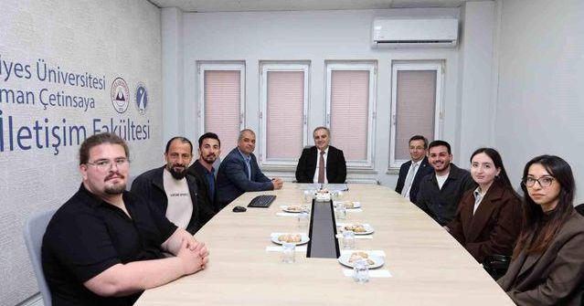 Erciyes Üniversitesi Rektörü Altun, Radyo ve Sinema Kulübü Öğrencileriyle Buluştu