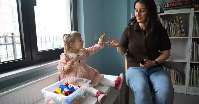 Edirneli Anne Burcu Kapkara, 19 Aylık Kızı Bilge Ela’yı Kitapla Buluşturuyor