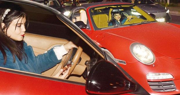 Feyza Civelek, 9 Milyonluk Porsche 911 ile Etiler’de Görüntülendi
