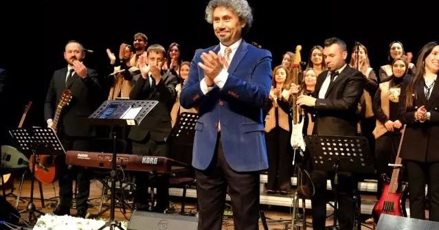 Gaziantep Büyükşehir Belediyesi Ferdi Tayfur Anısına Konser Düzenledi