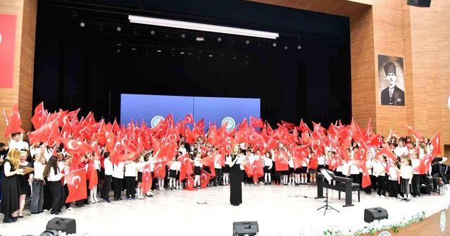 Balıkesir'de 300 Çocuk Ortak Sahnedeydi