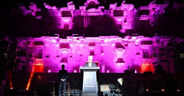 Antalya'da 16. Uluslararası Tiyatro Festivali Başladı