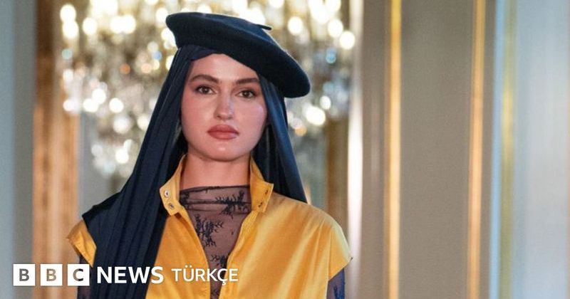 Paris'te İlk Muhafazakar Moda Haftasında Sokak Stili Öne Çıktı