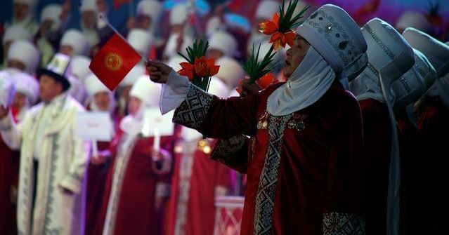 Kırgızistan'da 'Türkü Kervanı' Projesi ve Geleneksel Başörtüsü Eleçek Kutlandı