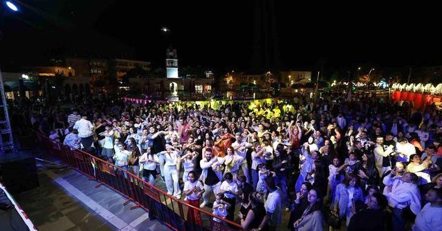Marmaris Latin Fest'te Dans Tutkunları 19 Mayıs Meydanı'nda Buluştu