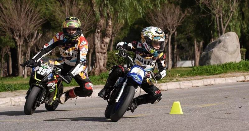 Minik Atlas Pars, İzmir Otoparklarından Türkiye Süpermoto Şampiyonluğuna Ulaştı