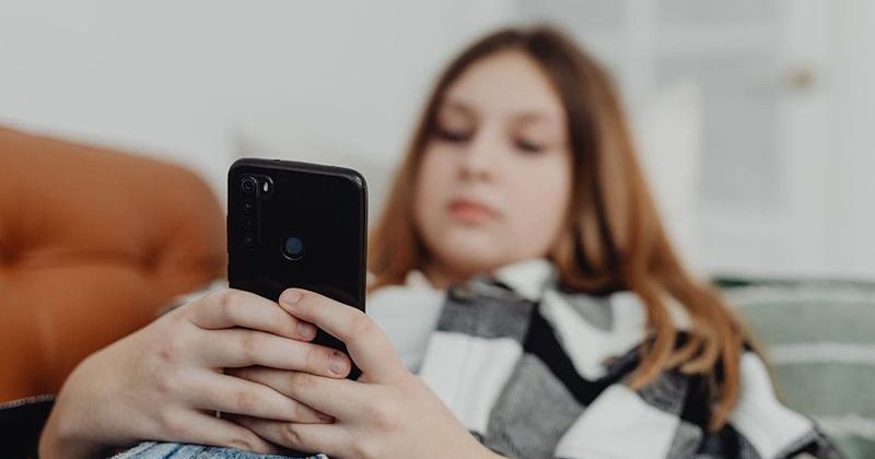 Avustralya, 16 Yaş Altı Çocukları Koruma Konusunda Sosyal Medya Devlerini Uyarıyor