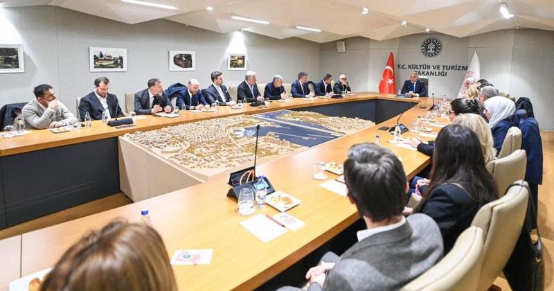 Türk Dizilerinin Küresel Etkisi ve Tanıtım Stratejisi AKM’de Ele Alındı