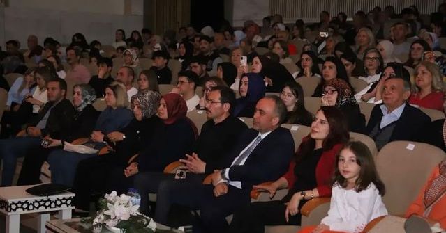 Konya'da Gönül Sesi Korosu Personelinden Anlamlı Konser