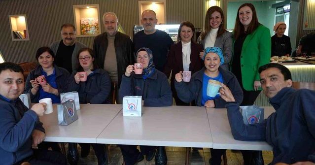 Ünlü Oyuncu Çelebi, Down Sendromlu Çalışanların Kafesine Ziyaret Gerçekleştirdi