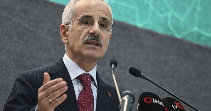 Bakan Uraloğlu Sosyal Medyada 15 Yaş Sınırı Getirecek Düzenlemeyi Açıkladı