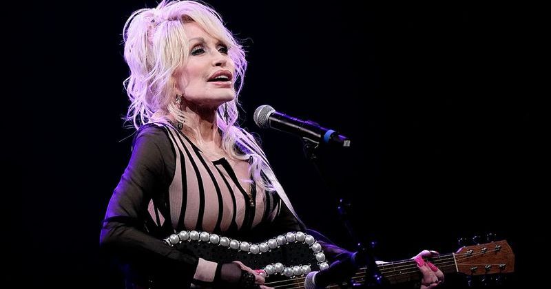Dolly Parton Sağlık Problemleri Nedeniyle Las Vegas Konserlerini Erteledi