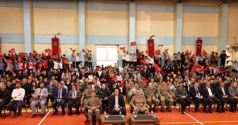 Diyarbakır 7'nci Kolordu Bando Takımı Hakkari Derecik'te Konser Düzenledi