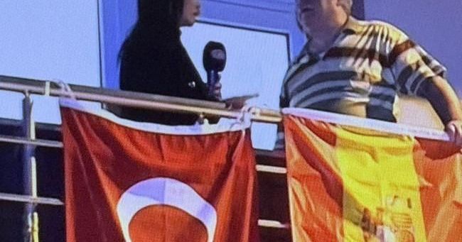 “Bayrak Asan Dayı” Salih Tahtalıoğlu Türk ve İspanya Bayraklarını Bir Arada Gönderdi