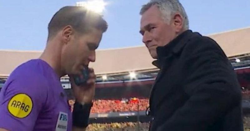 Hollanda Kupası Finalinde Hakem Telefonla Görüşme Yaptı, Sosyal Medyada Espriler Patladı
