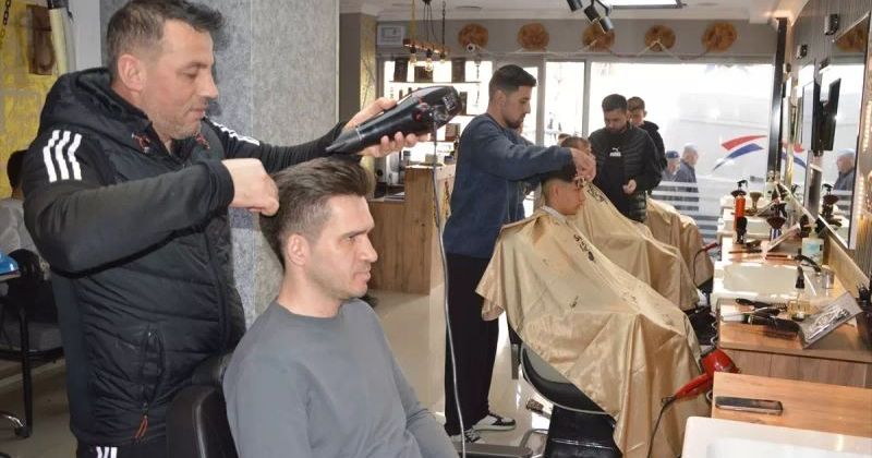 Ramazan Bayramı Öncesi Erkek Kuaförlerinde Yoğunluk Arttı