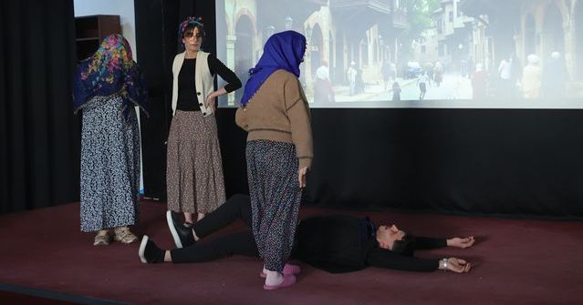 Hakkari Üniversitesi'nde Öğrencilerden Tiyatro Gösterisi