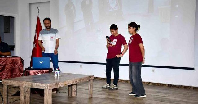 Silifke’de Ortaokullar Arası Otto Robot Dans Şenliği Coşkuyla Gerçekleşti