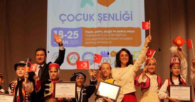 Dünya Çocukları Menteşe Sahnesinde 23 Nisan’ı Kutladı