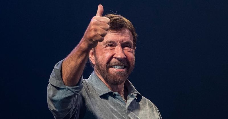 Dövüş Sanatları Ustası Chuck Norris, Hawaii’de Hastaneye Kaldırıldı