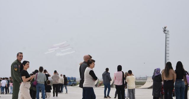 Konya'da Öğrenciler 23 Nisan'ı Türk Yıldızları ile Kutladı