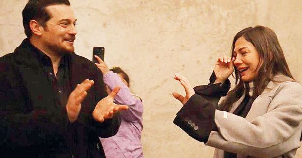 Demet Özdemir'e Set Ekibinden Pastalı Doğum Günü Kutlaması
