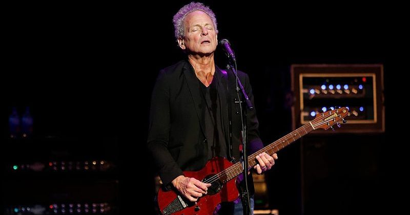 Fleetwood Mac Üyesi Lindsey Buckingham, Belirsiz Maddeyle Saldırıya Uğradı