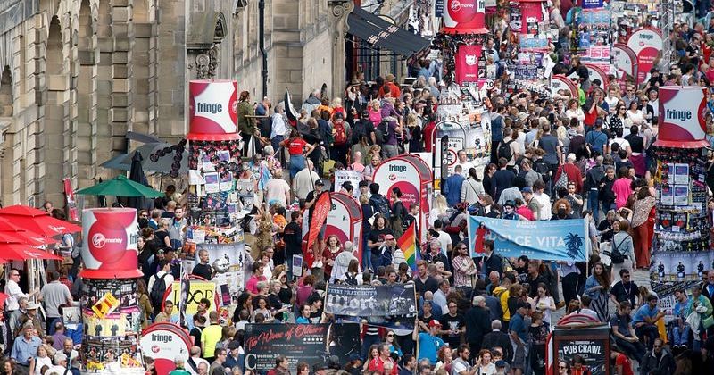 Edinburgh Fringe 2026'da İngiltere'nin En Büyük Saunasında Yenilikçi Tiyatro Gösterimi