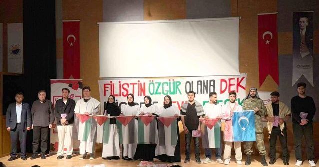 Sinop'ta Ümmet Coğrafyaları Konferansı ve Tiyatro Gösterisi Büyük İlgi Topladı