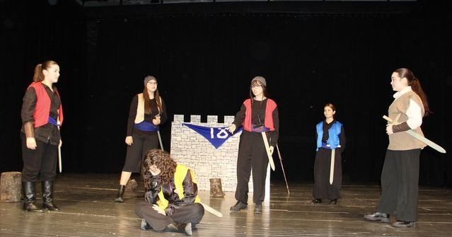 Köroğlu Destanı Sinop'ta Lise Öğrencileri Tarafından Sahnelendi