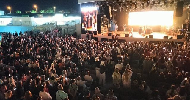 Mari Kraimbrery Antalya Manavgat'ta Zafer Günü Konseri Verdi