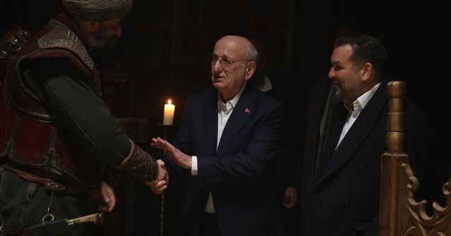 İsmail Kahraman, 'Asırlık Gece' Dizisinde 15 Temmuz'u Anlatıyor