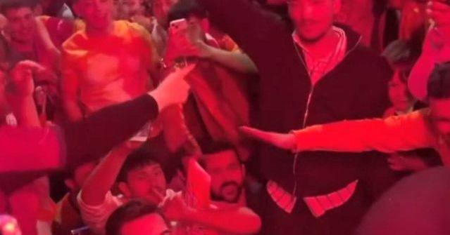 Galatasaray Şampiyonluk Kutlamasında Evlilik Teklifi Heyecanı
