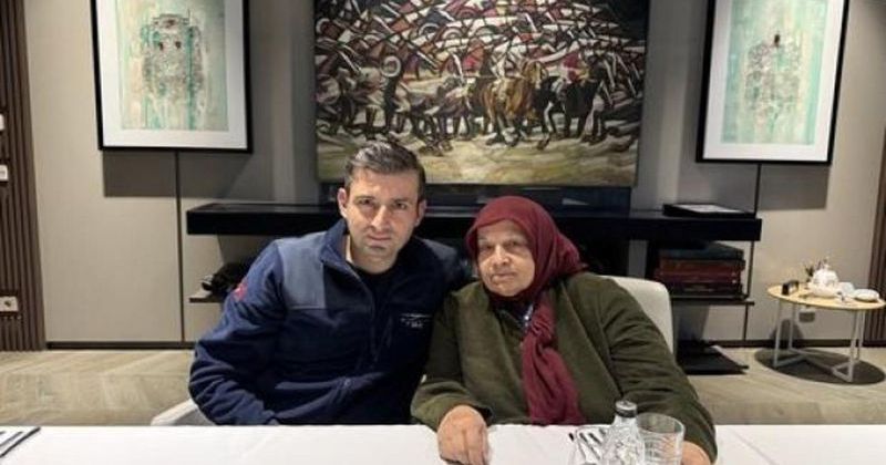 Selçuk Bayraktar Ramazan'ın Son İftarını Annesiyle Birlikte Yaptı