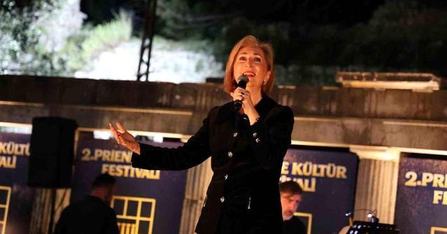 Priene Antik Kenti’nde Ünlü Sanatçı Alexandra Gravas Konseri Büyüledi