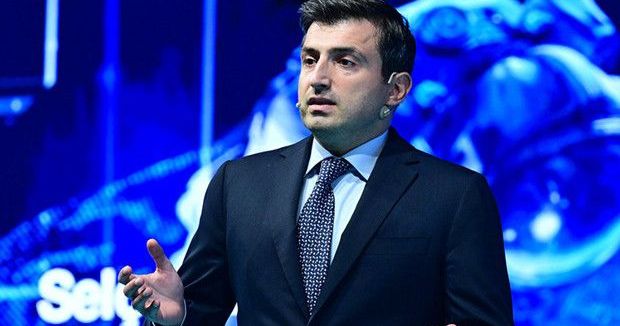 Selçuk Bayraktar: Toplumun Geleceği Sanat ve Düşünceyle İnşa Edilir