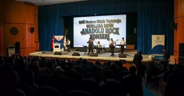 OMÜ'de Coşkulu Anadolu Rock Konseri Gerçekleşti