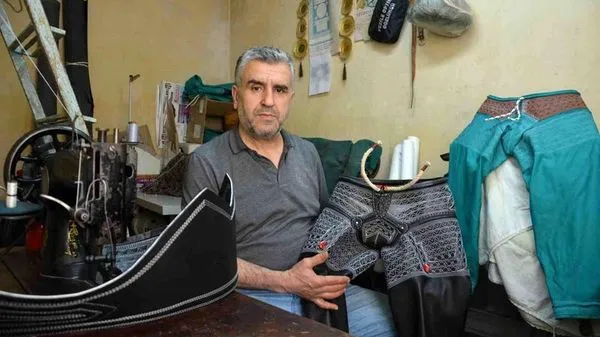 Manisa'daki Kispet Ustası Murat Kozak, Geleneksel Sanatını Geleceğe Taşımaya Çalışıyor