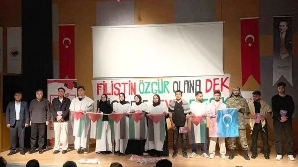 Sinop'ta Ümmet Coğrafyaları Konferansı ve Tiyatro Gösterisi Büyük İlgi Topladı