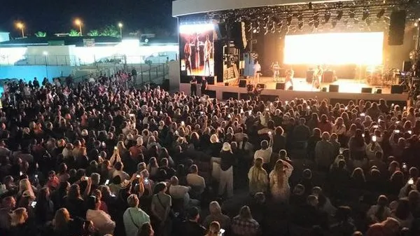 Mari Kraimbrery Antalya Manavgat'ta Zafer Günü Konseri Verdi