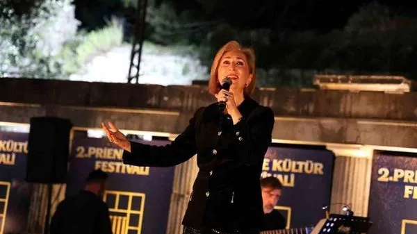 Priene Antik Kenti’nde Ünlü Sanatçı Alexandra Gravas Konseri Büyüledi
