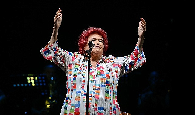 Çim Konserleri'nde Selda Bağcan rüzgarı esti