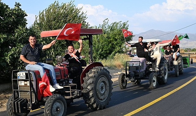 Başkan Dutlulu Ilgın Mahallesi'nde Traktör Konvoyu ile Karşılandı